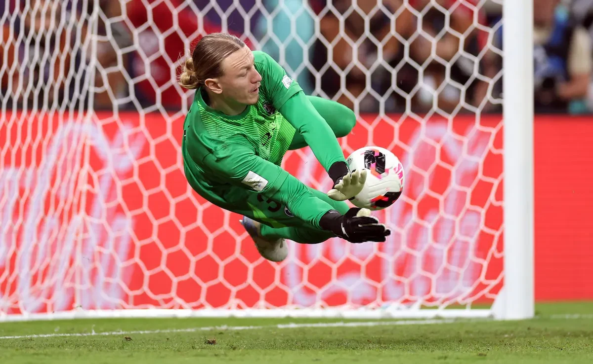 How Matvei Safonov Saved Two Penalties With A Broken Hand Without Feeling Pain